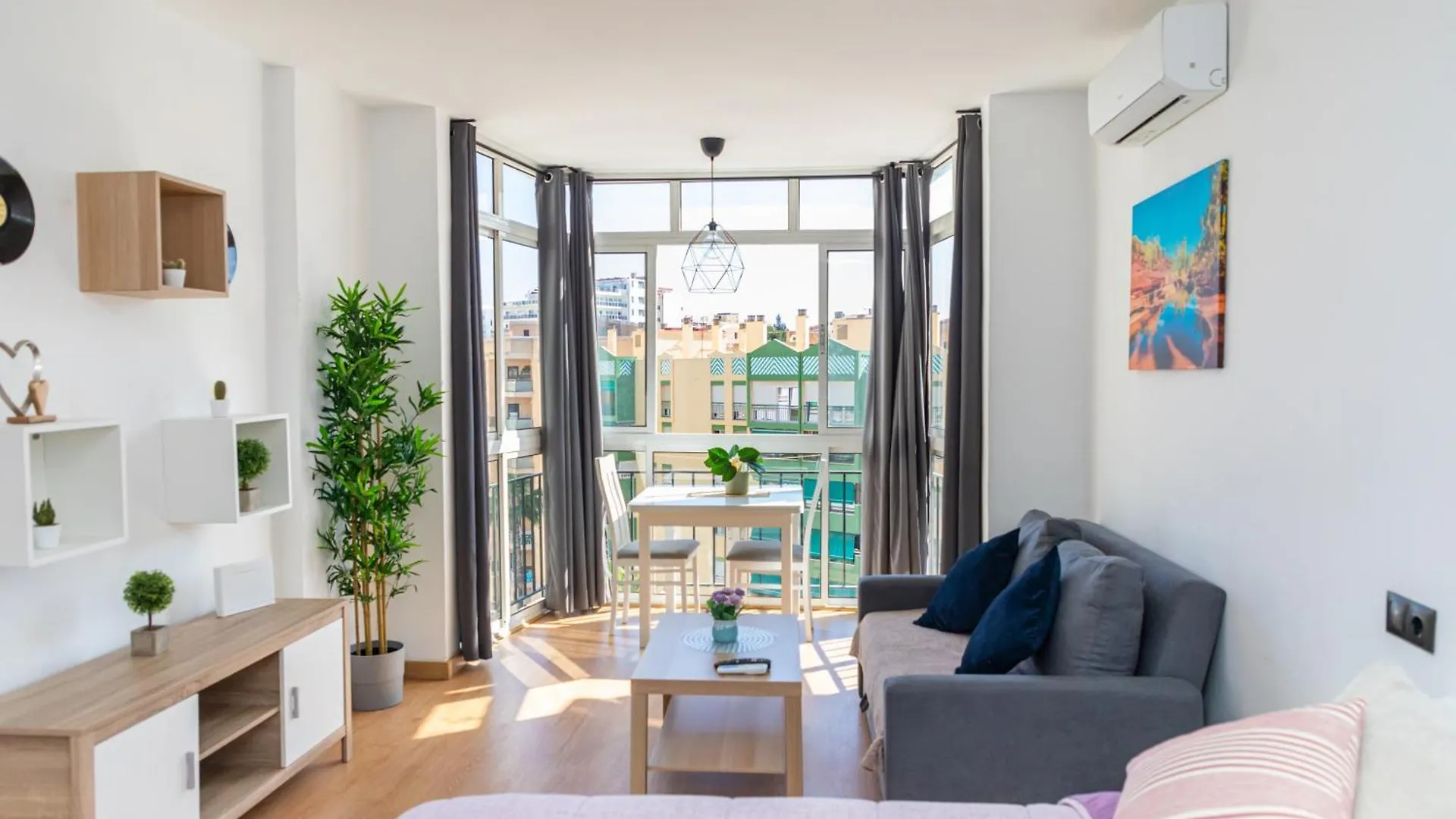 Vis6 - Nuevo, Reformado, Centro De Torremolinos, Playa A 850 Metros, Wifi, Vistas A La Ciudad Appartement  Torremolinos